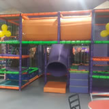 Kid Play com cama elástica